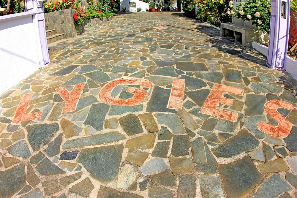 Lygies Apart Hotel Trapezaki  Exterior photo
